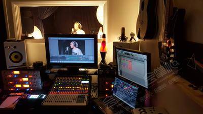 Recording Studio with Stage for Livestreaming EventsRecording Studio with Stage for Livestreaming Events基础图库24